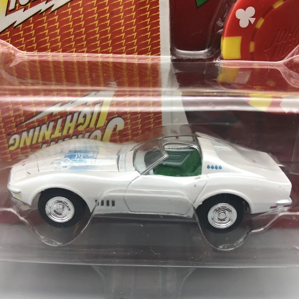 Johnny Lightning Poker 1968 Chevrolet Corvette White Diecast‎ 1/64 w/ Poker Chip